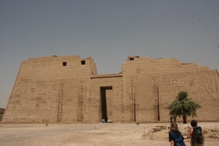 toegangsplein Karnak
