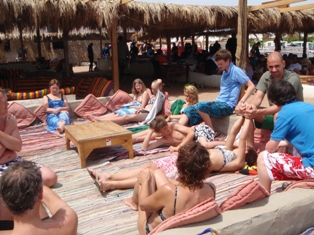 strandtent bij de snorkelexcursie